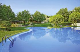 Hotel Century Resort s bazénem na ostrově Korfu