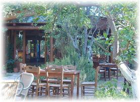 Acharavi s restaurací Lemon Garden