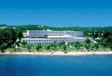 Pohled na řecký hotel Dassia Chandris, ostrov Korfu