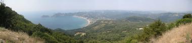 Panorama vesnice Afionas a jejího okolí