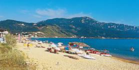 Ostrov Korfu s pláží