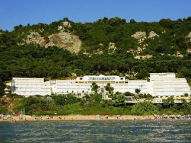 Ostrov Korfu a hotel Aquis Pelekas Beach u moře