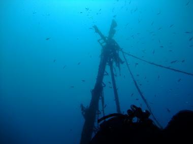 Korfu a vrak lodi pod hladinou moře