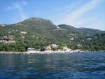Ostrov Korfu a pobřeží s vesničkou Nissaki