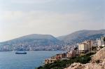 Albánie s městem Saranda u moře